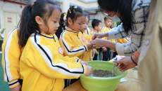 从娃娃抓起！鸭脖中医药文化进校园活动走进广西外国语学院致达幼儿园