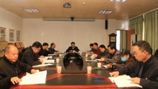 何刚亮总会计师旁听制药厂党委理论中心组学习会