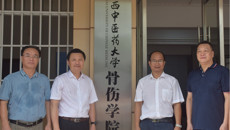 庞宇舟副书记为骨伤学院、针灸推拿学院新办公地址揭牌