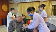 【附属国际壮医医院】10月敬老月，国壮为退休职工送上“健康礼”