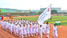 鸭脖举办体育文化节第四十四届大学生田径运动会