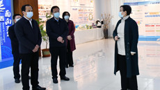 自治区副主席许显辉莅临鸭脖调研