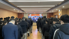 鸭脖组织收听收看江泽民同志追悼大会