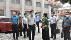 莫锦荣书记一行到明秀校区调研