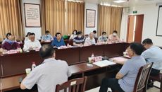 自治区教育厅二级巡视员、高校学生处处长汪维一行到鸭脖调研就业工作