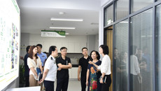 自治区公安厅政治部李华一行到鸭脖调研