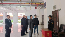 何并文副书记带队检查指导学校安保物业工作交接情况