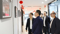 附属国际壮医医院院长岳桂华带队到中新社广西分社交流学习