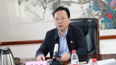 鸭脖召开党委理论学习中心组学习（扩大）会