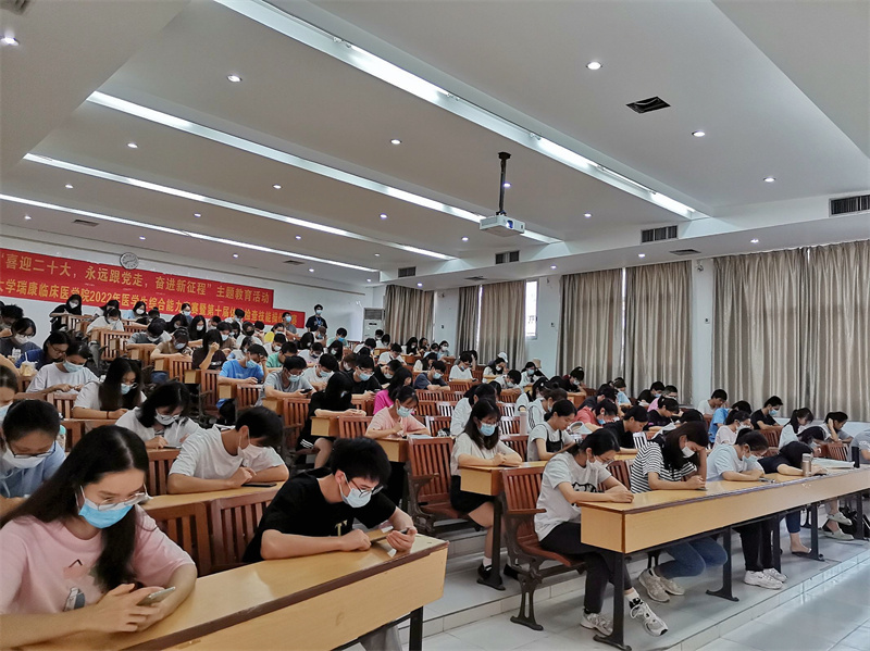 1.理论考试现场.jpg 1.理论考试现场.jpg