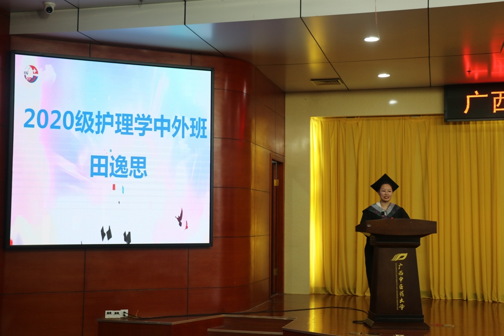 学生代表田逸思发言