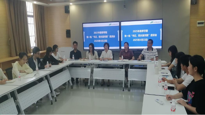 座谈会现场 座谈会现场