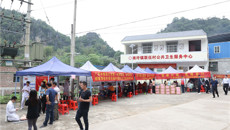 一附院开展驻村第一书记轮换交接工作暨“轮值村医”100期义诊活动