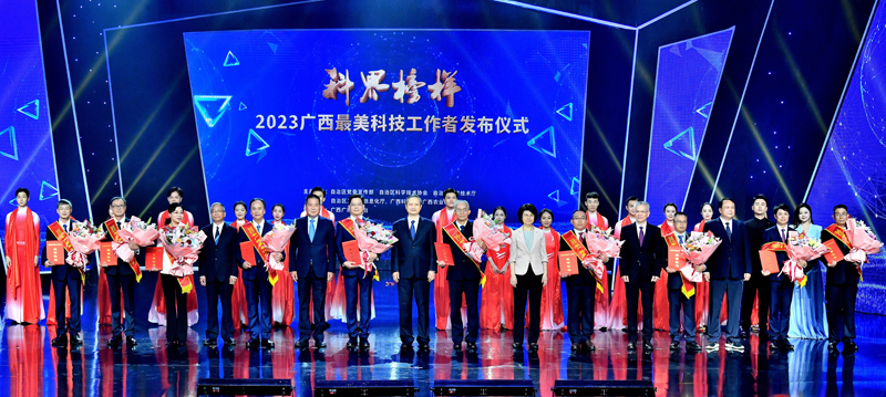 获奖科技工作者合影