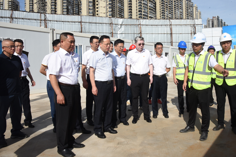1实地查看项目建设.jpg