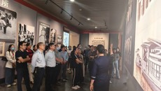 附属瑞康医院组织中层干部及重要部门、重点岗位人员参观广西展览馆廉政教育基地