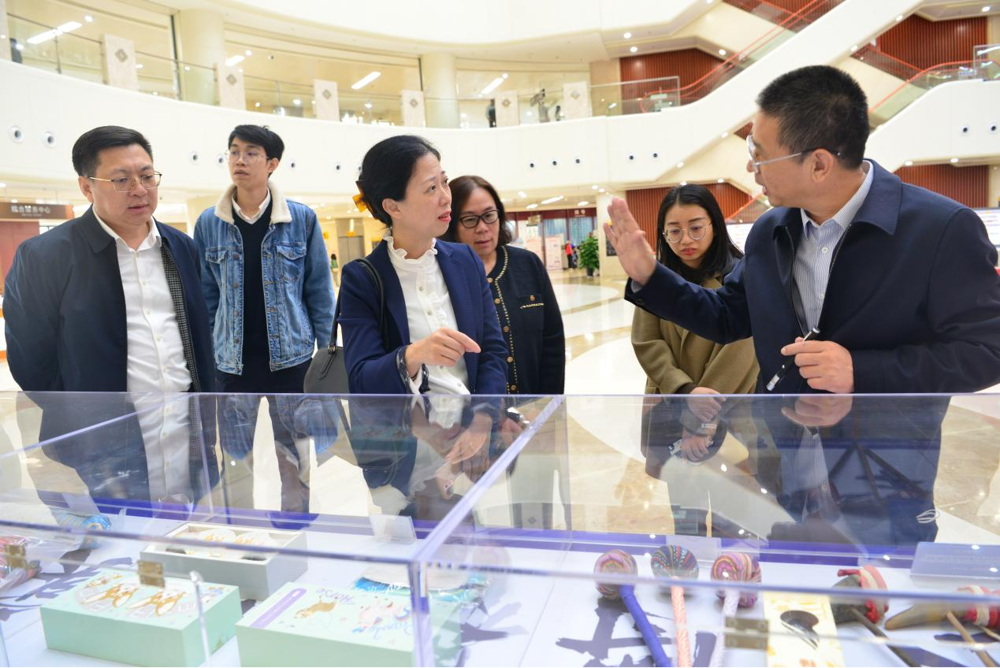 参观医院门诊大厅