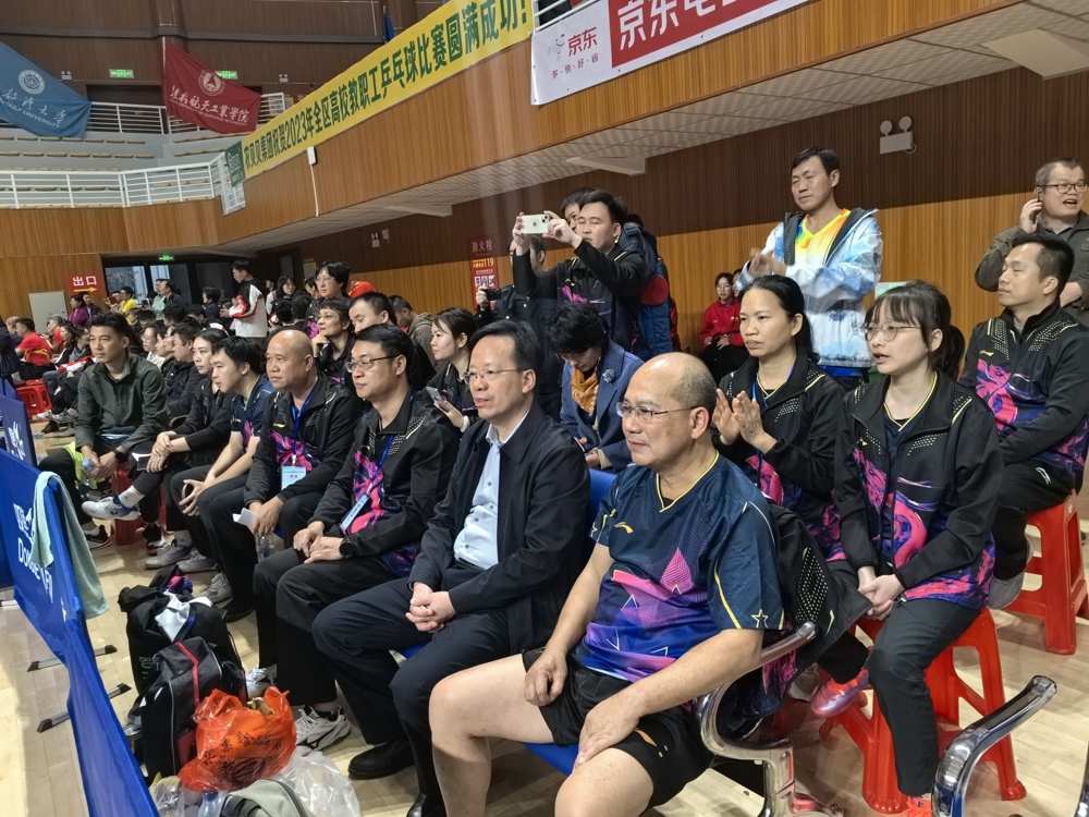 莫锦荣书记观看比赛