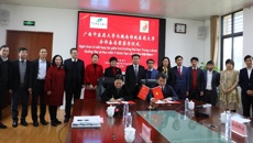 越南传统医药大学校长阮国辉一行访问鸭脖并签署合作备忘录