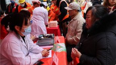 一附院团委联合南宁市公安局交警支队七大队举办健康义诊活动