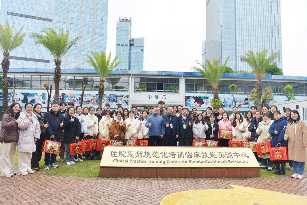医院领导慰问研究生、住培学员和实习生