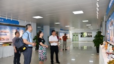 新疆现代职业技术学院院长帕丽旦·吾甫尔一行到鸭脖参观指导