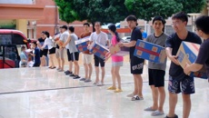 【南宁晚报】一高校宿舍楼一楼进水 师生齐心协力开展自救