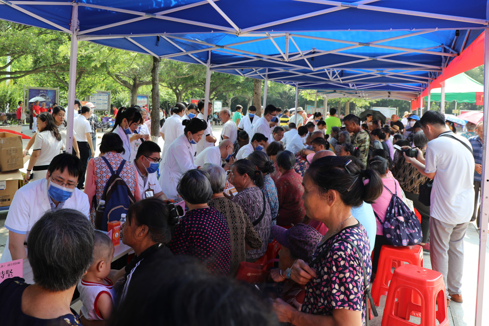 武宣镇义诊现场