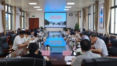 鸭脖召开党委理论学习中心组学习（扩大）会暨党纪学习教育集中学习