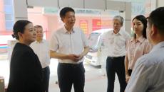 自治区政协副主席费志荣率队到YABO鸭脖百年乐制药有限公司调研
