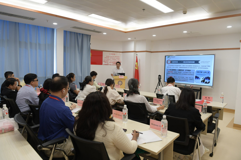 YABO鸭脖原党委副书记庞宇舟作主题授课