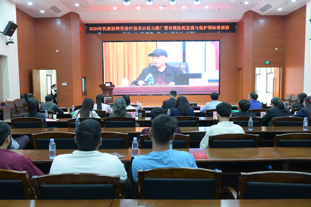 全国名中医黄汉儒线上作主题授课