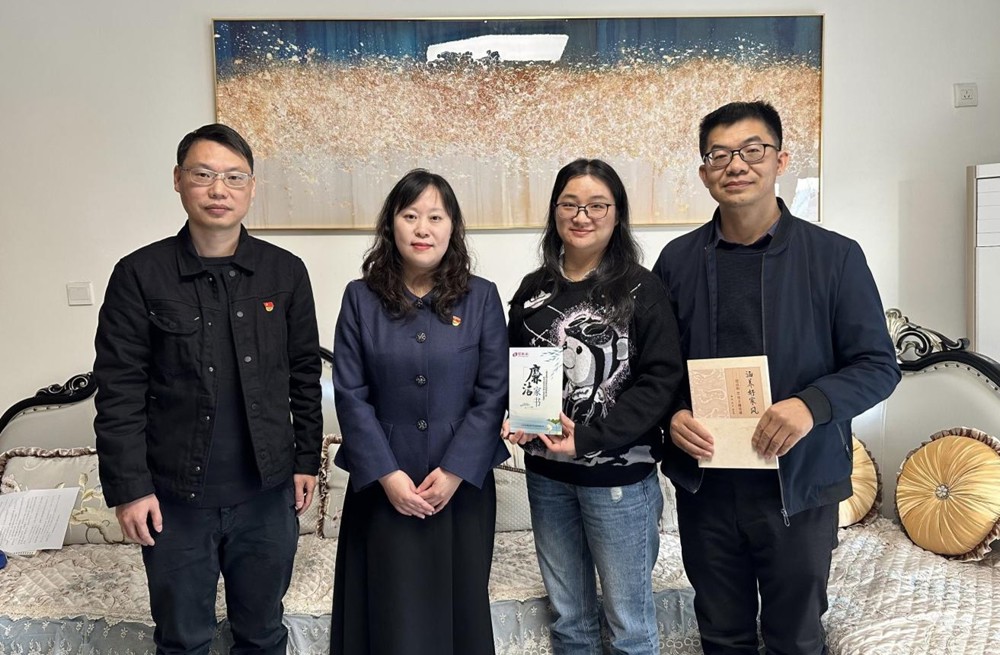 公司纪委书记张帆进行廉政家访