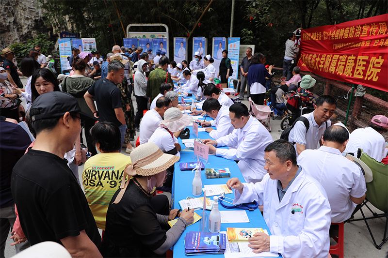 2义诊现场