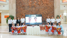 自治区卫生健康委党组书记、主任杜振宗一行到附属国际壮医医院看望慰问护理工作者