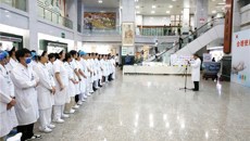 合理使用手套，“手”护生命健康——第一附属医院开展2025年世界手卫生日主题宣传活动