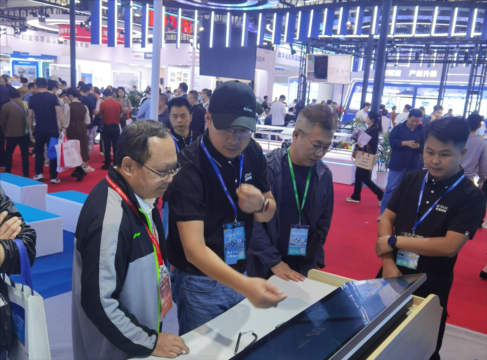 杨仕权在博览会