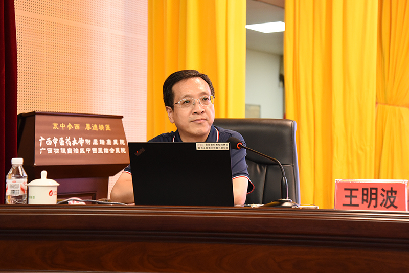 5王明波教授授课.jpg 5王明波教授授课.jpg