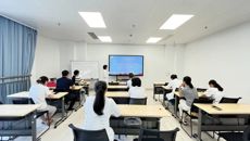 国壮医技第三党支部开展“党徽映白甲 仁心践初心”主题党日活动