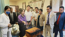 东帝汶卫生部来附属国际壮医医院参观交流