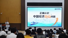 赛院副院长杨仕权为学生讲授形势与政策课