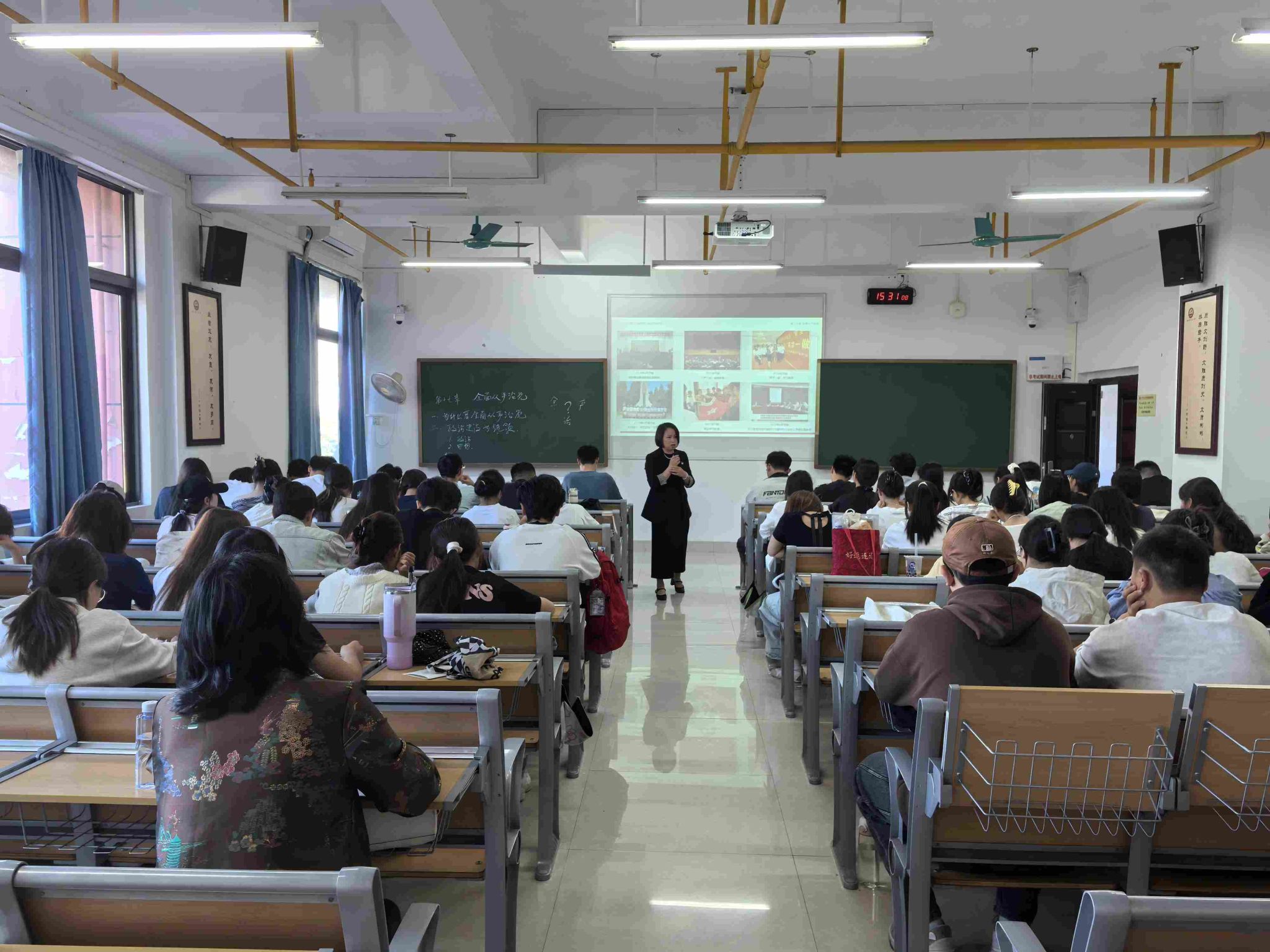 巡察组进课堂听课