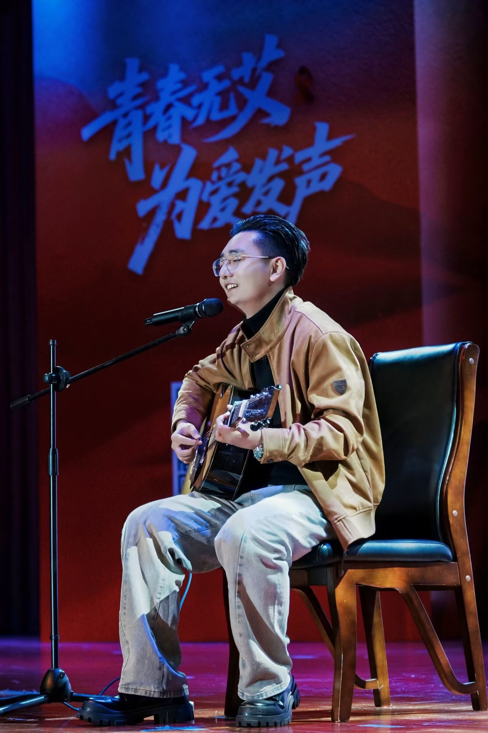 ▲于淳光舞台表现 ▲于淳光舞台表现