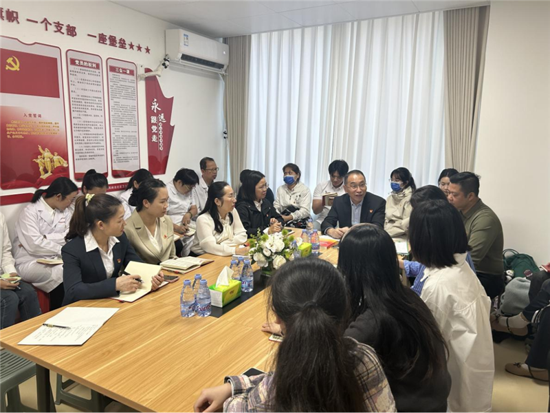 韩若斌到党支部联系点