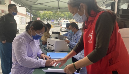 白衣卷袖，为爱先行 | 国壮明秀分院开展无偿献血活动