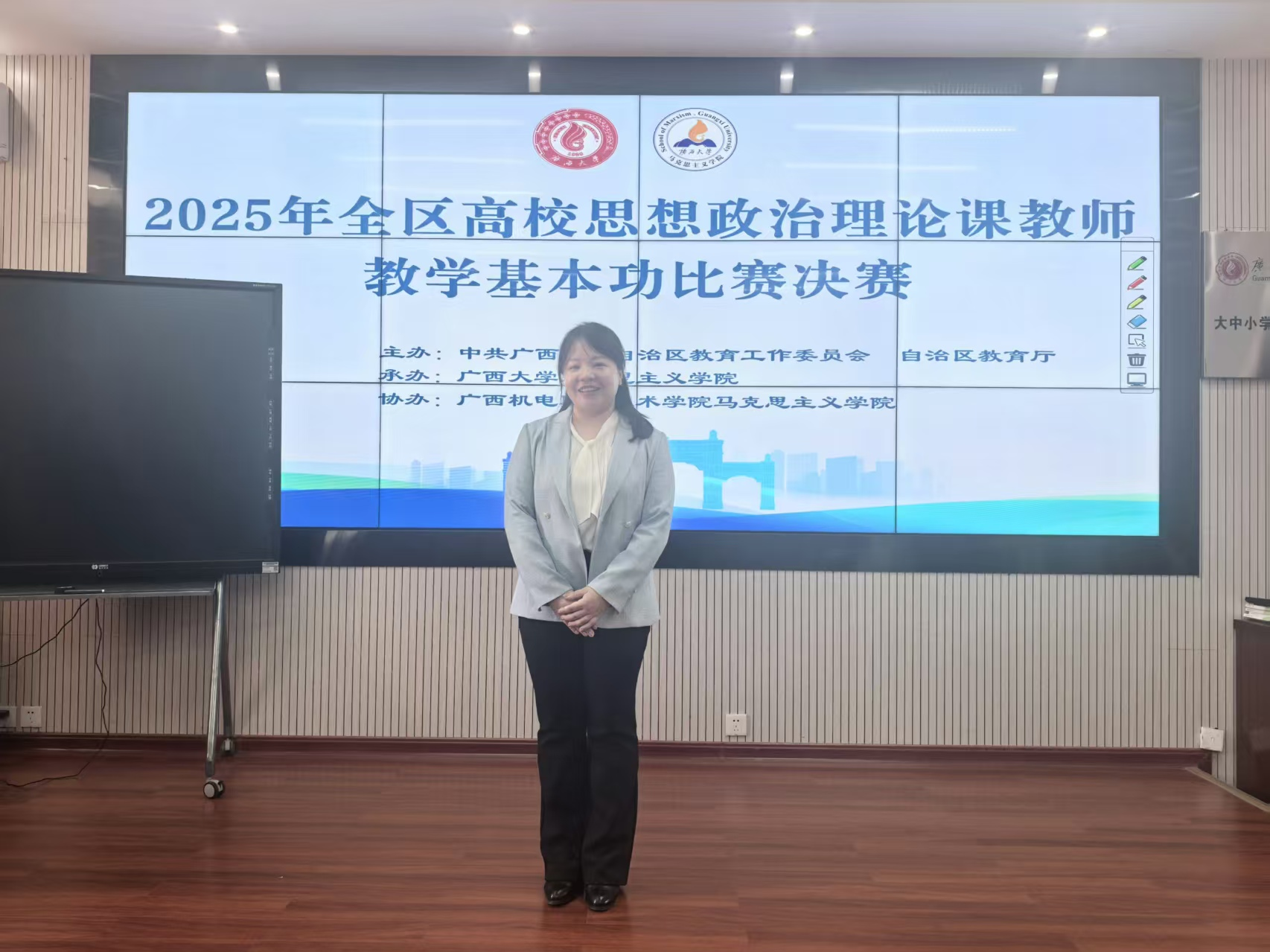 陈伊璇老师比赛现场照片