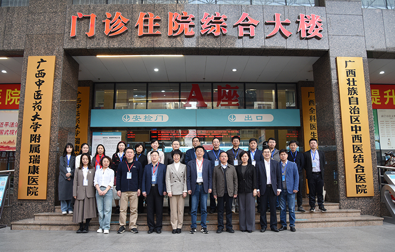 1合影.jpg 1合影.jpg