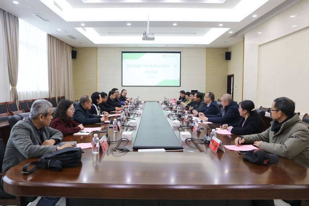 桂林医学院座谈会现场 桂林医学院座谈会现场