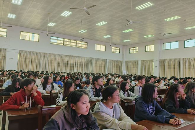 讲座现场座无虚席