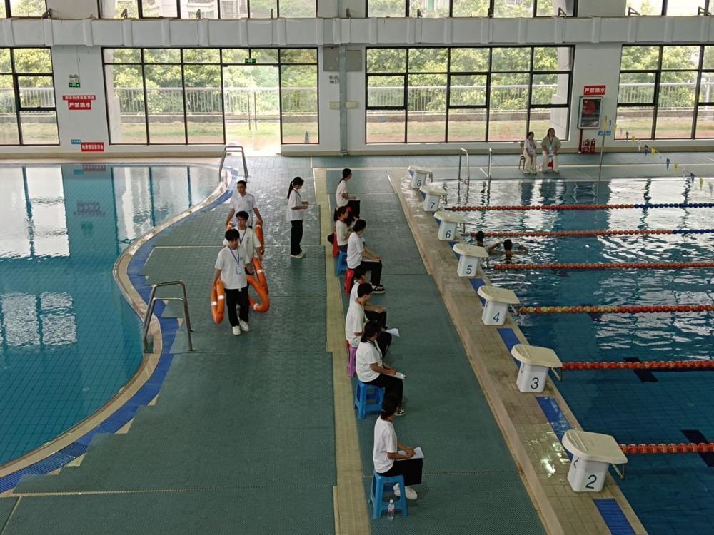 裁判员尽然有序的工作